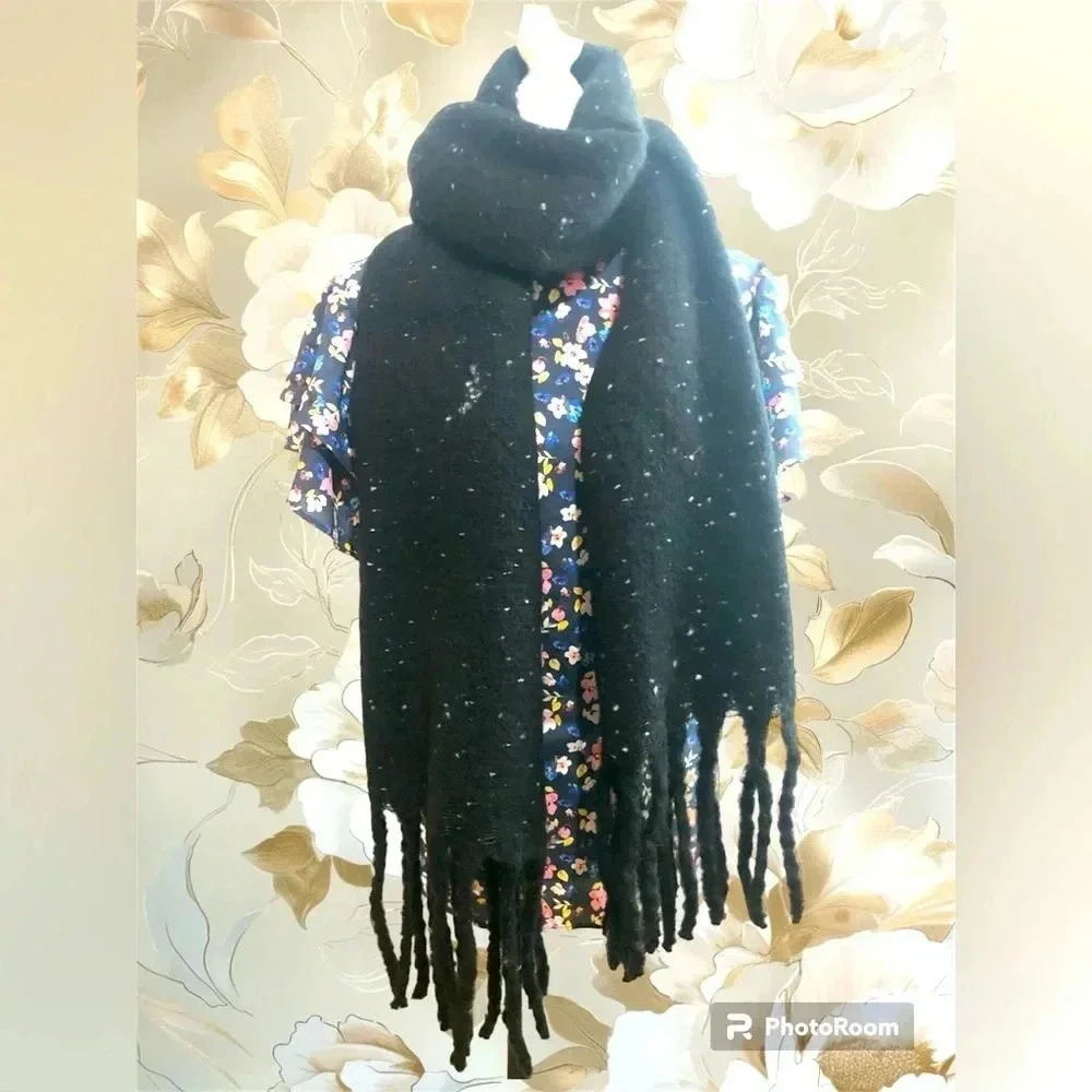 BP black scarf‎